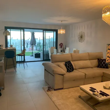 Casa Casu New Stunning 3 Bed Raised Ground Floor & Huge Balcony With Sea Pool & Mountain View Indoor & Outdoor Swimming Pools & Gym Walking Distance To Port Traveller Award 2023 * 에스테포나