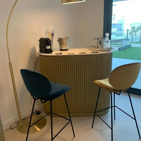 Casa Casu New Stunning 3 Bed Raised Ground Floor & Huge Balcony With Sea Pool & Mountain View Indoor & Outdoor Swimming Pools & Gym Walking Distance To Port Traveller Award 2023 * 에스테포나