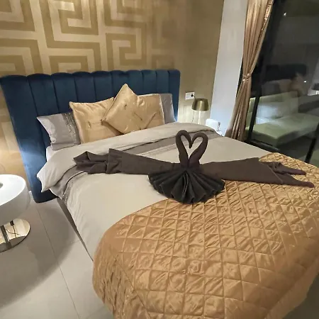 아파트 Casa Casu New Stunning 3 Bed Raised Ground Floor & Huge Balcony With Sea Pool & Mountain View Indoor & Outdoor Swimming Pools & Gym Walking Distance To Port Traveller Award 2023 *