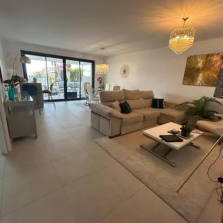 Appartamento Casa Casu New Stunning 3 Bed Raised Ground Floor & Huge Balcony With Sea Pool & Mountain View Indoor & Outdoor Swimming Pools & Gym Walking Distance To Port Traveller Award 2023