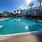 Casa Casu New Stunning 3 Bed Raised Ground Floor & Huge Balcony With Sea Pool & Mountain View Indoor & Outdoor Swimming Pools & Gym Walking Distance To Port Traveller Award 2023 Appartamento