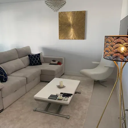 Casa Casu New Stunning 3 Bed Raised Ground Floor & Huge Balcony With Sea Pool & Mountain View Indoor & Outdoor Swimming Pools & Gym Walking Distance To Port Traveller Award 2023 Apartamento Estepona