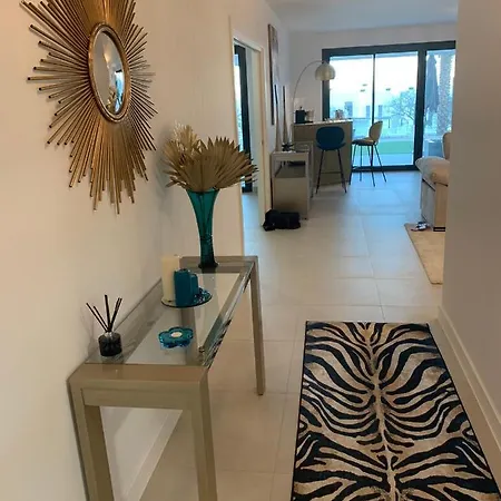 Apartamento Casa Casu New Stunning 3 Bed Raised Ground Floor & Huge Balcony With Sea Pool & Mountain View Indoor & Outdoor Swimming Pools & Gym Walking Distance To Port Traveller Award 2023 Estepona