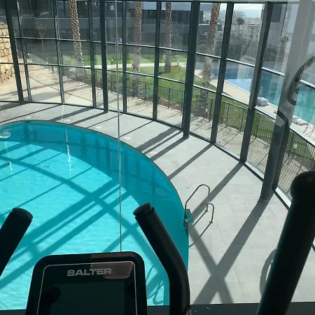Casa Casu New Stunning 3 Bed Raised Ground Floor & Huge Balcony With Sea Pool & Mountain View Indoor & Outdoor Swimming Pools & Gym Walking Distance To Port Traveller Award 2023 Apartamento Estepona