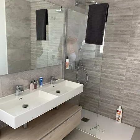 Casa Casu New Stunning 3 Bed Raised Ground Floor & Huge Balcony With Sea Pool & Mountain View Indoor & Outdoor Swimming Pools & Gym Walking Distance To Port Traveller Award 2023 Apartamento