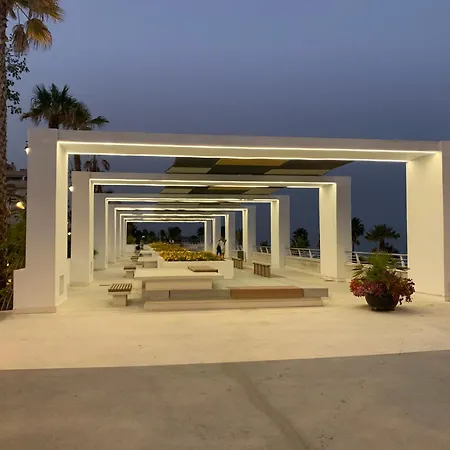 Casa Casu New Stunning 3 Bed Raised Ground Floor & Huge Balcony With Sea Pool & Mountain View Indoor & Outdoor Swimming Pools & Gym Walking Distance To Port Traveller Award 2023 에스테포나