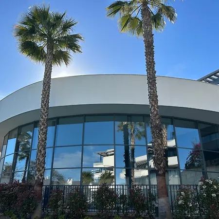 Casa Casu New Stunning 3 Bed Raised Ground Floor & Huge Balcony With Sea Pool & Mountain View Indoor & Outdoor Swimming Pools & Gym Walking Distance To Port Traveller Award 2023 Apartamento *