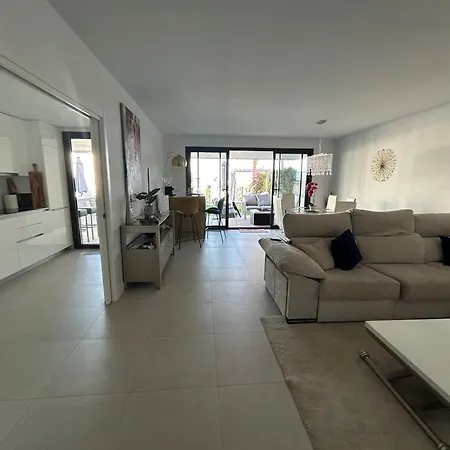 아파트 Casa Casu New Stunning 3 Bed Raised Ground Floor & Huge Balcony With Sea Pool & Mountain View Indoor & Outdoor Swimming Pools & Gym Walking Distance To Port Traveller Award 2023