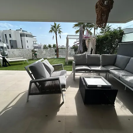 Casa Casu New Stunning 3 Bed Raised Ground Floor & Huge Balcony With Sea Pool & Mountain View Indoor & Outdoor Swimming Pools & Gym Walking Distance To Port Traveller Award 2023 Apartamento *