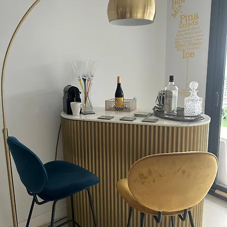 Apartamento Casa Casu New Stunning 3 Bed Raised Ground Floor & Huge Balcony With Sea Pool & Mountain View Indoor & Outdoor Swimming Pools & Gym Walking Distance To Port Traveller Award 2023 Estepona