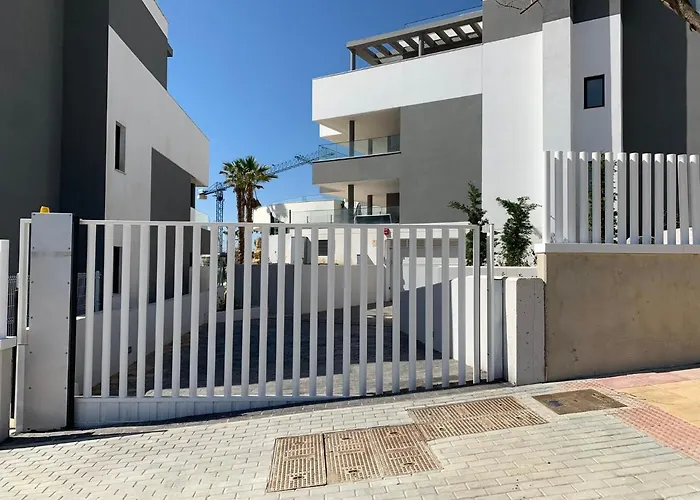 Apartamento Casa Casu New Stunning 3 Bed Raised Ground Floor Apartment&huge Balcony With Sea Pool&mountain View Indoor&outdoor Swimming Pools&gym Walking Distance To Port Traveller Award 2023 Estepona