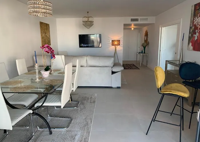 Casa Casu New Stunning 3 Bed Raised Ground Floor Apartment&huge Balcony With Sea Pool&mountain View Indoor&outdoor Swimming Pools&gym Walking Distance To Port Traveller Award 2023 Apartamento