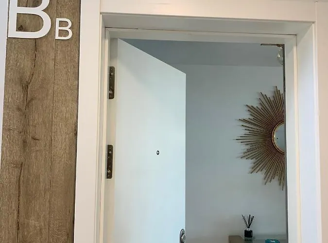 Casa Casu New Stunning 3 Bed Raised Ground Floor Apartment&huge Balcony With Sea Pool&mountain View Indoor&outdoor Swimming Pools&gym Walking Distance To Port Traveller Award 2023