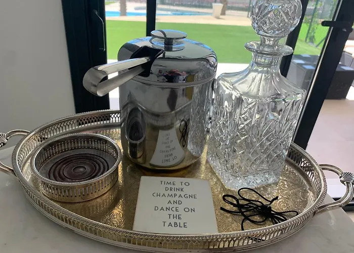 Casa Casu: Beachfront With Sea Views And Dual Pools *