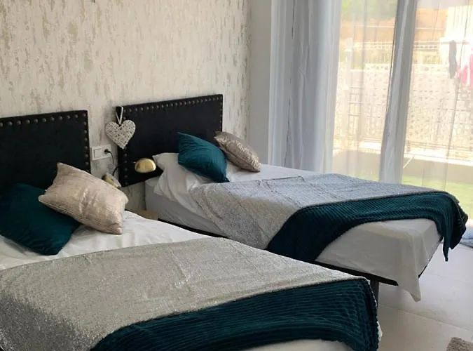Casa Casu New Stunning 3 Bed Raised Ground Floor Apartment&huge Balcony With Sea Pool&mountain View Indoor&outdoor Swimming Pools&gym Walking Distance To Port Traveller Award 2023 Apartamento