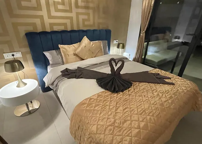 Apartamento Casa Casu New Stunning 3 Bed Raised Ground Floor Apartment&huge Balcony With Sea Pool&mountain View Indoor&outdoor Swimming Pools&gym Walking Distance To Port Traveller Award 2023 *