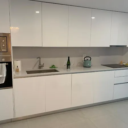 Casa Casu New Stunning 3 Bed Raised Ground Floor & Huge Balcony With Sea Pool & Mountain View Indoor & Outdoor Swimming Pools & Gym Walking Distance To Port Traveller Award 2023 Daire Estepona