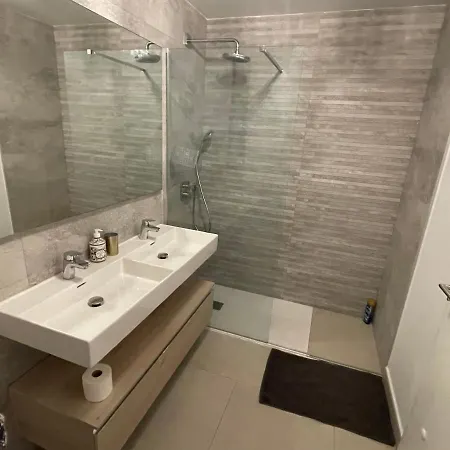 Casa Casu New Stunning 3 Bed Raised Ground Floor & Huge Balcony With Sea Pool & Mountain View Indoor & Outdoor Swimming Pools & Gym Walking Distance To Port Traveller Award 2023 Daire Estepona