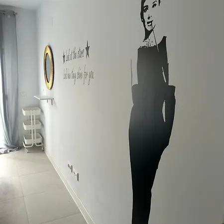 Casa Casu New Stunning 3 Bed Raised Ground Floor & Huge Balcony With Sea Pool & Mountain View Indoor & Outdoor Swimming Pools & Gym Walking Distance To Port Traveller Award 2023 Daire Estepona