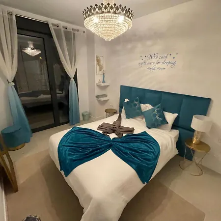 アパート Casa Casu New Stunning 3 Bed Raised Ground Floor & Huge Balcony With Sea Pool & Mountain View Indoor & Outdoor Swimming Pools & Gym Walking Distance To Port Traveller Award 2023 エステポナ