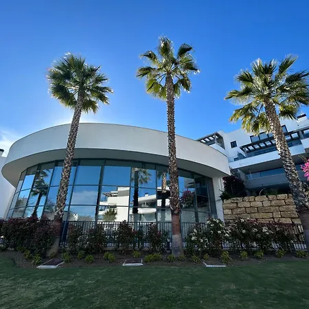 Casa Casu New Stunning 3 Bed Raised Ground Floor & Huge Balcony With Sea Pool & Mountain View Indoor & Outdoor Swimming Pools & Gym Walking Distance To Port Traveller Award 2023 *