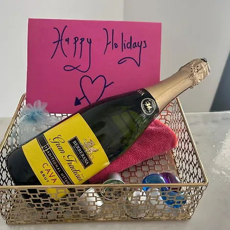 Casa Casu New Stunning 3 Bed Raised Ground Floor & Huge Balcony With Sea Pool & Mountain View Indoor & Outdoor Swimming Pools & Gym Walking Distance To Port Traveller Award 2023 * إِستيبونا