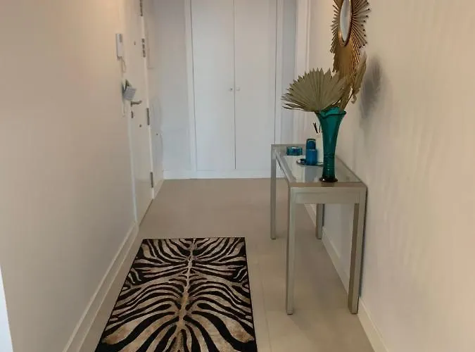 شقة Casa Casu New Stunning 3 Bed Raised Ground Floor & Huge Balcony With Sea Pool & Mountain View Indoor & Outdoor Swimming Pools & Gym Walking Distance To Port Traveller Award 2023 إِستيبونا