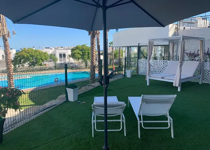 Casa Casu New Stunning 3 Bed Raised Ground Floor & Huge Balcony With Sea Pool & Mountain View Indoor & Outdoor Swimming Pools & Gym Walking Distance To Port Traveller Award 2023 إِستيبونا