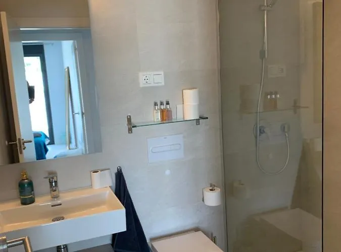 Casa Casu New Stunning 3 Bed Raised Ground Floor & Huge Balcony With Sea Pool & Mountain View Indoor & Outdoor Swimming Pools & Gym Walking Distance To Port Traveller Award 2023 إِستيبونا