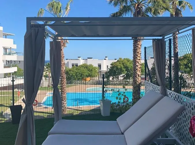 Casa Casu New Stunning 3 Bed Raised Ground Floor & Huge Balcony With Sea Pool & Mountain View Indoor & Outdoor Swimming Pools & Gym Walking Distance To Port Traveller Award 2023 شقة *
