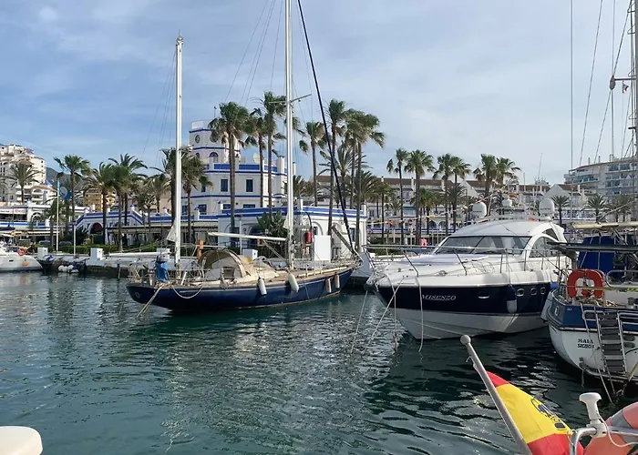 Casa Casu New Stunning 3 Bed Raised Ground Floor & Huge Balcony With Sea Pool & Mountain View Indoor & Outdoor Swimming Pools & Gym Walking Distance To Port Traveller Award 2023 إِستيبونا