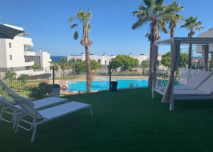 Casa Casu New Stunning 3 Bed Raised Ground Floor & Huge Balcony With Sea Pool & Mountain View Indoor & Outdoor Swimming Pools & Gym Walking Distance To Port Traveller Award 2023 شقة *