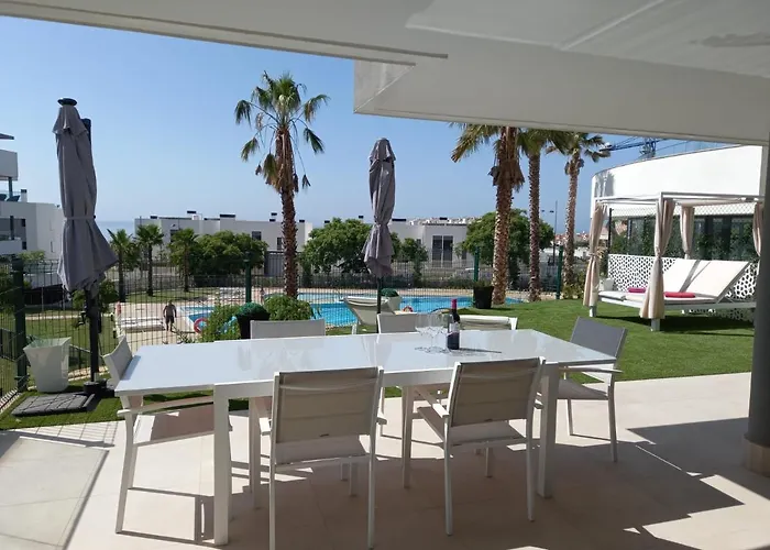 Casa Casu New Stunning 3 Bed Raised Ground Floor & Huge Balcony With Sea Pool & Mountain View Indoor & Outdoor Swimming Pools & Gym Walking Distance To Port Traveller Award 2023 شقة *