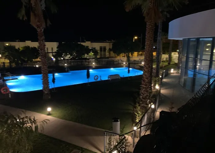 Casa Casu New Stunning 3 Bed Raised Ground Floor & Huge Balcony With Sea Pool & Mountain View Indoor & Outdoor Swimming Pools & Gym Walking Distance To Port Traveller Award 2023 شقة *