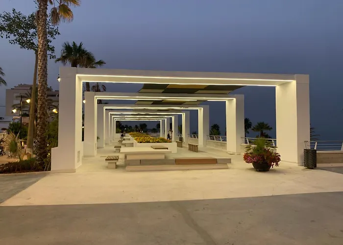 Casa Casu New Stunning 3 Bed Raised Ground Floor & Huge Balcony With Sea Pool & Mountain View Indoor & Outdoor Swimming Pools & Gym Walking Distance To Port Traveller Award 2023 إِستيبونا