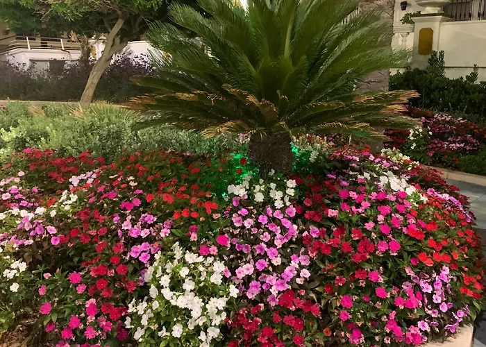 Casa Casu New Stunning 3 Bed Raised Ground Floor & Huge Balcony With Sea Pool & Mountain View Indoor & Outdoor Swimming Pools & Gym Walking Distance To Port Traveller Award 2023 شقة إِستيبونا