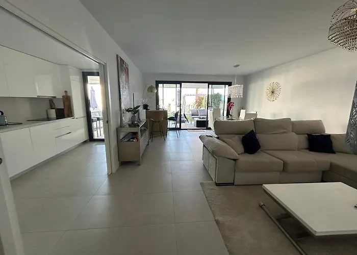شقة Casa Casu New Stunning 3 Bed Raised Ground Floor & Huge Balcony With Sea Pool & Mountain View Indoor & Outdoor Swimming Pools & Gym Walking Distance To Port Traveller Award 2023