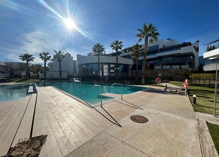 شقة Casa Casu New Stunning 3 Bed Raised Ground Floor & Huge Balcony With Sea Pool & Mountain View Indoor & Outdoor Swimming Pools & Gym Walking Distance To Port Traveller Award 2023 *