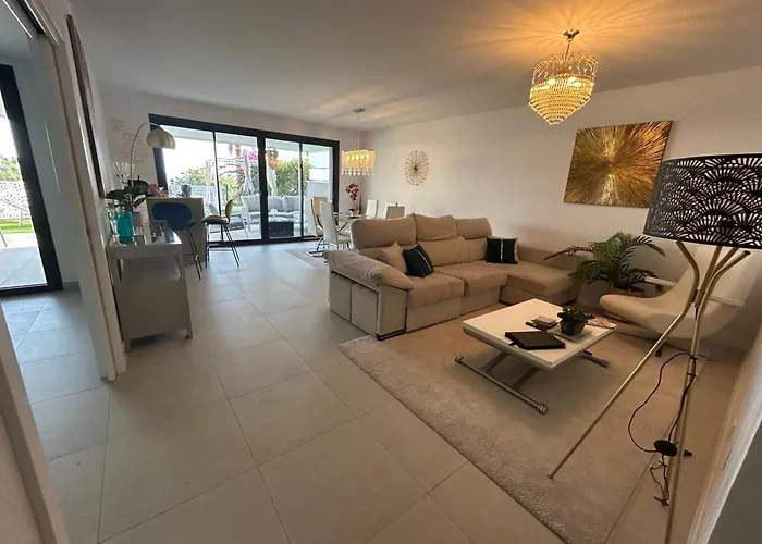شقة Casa Casu New Stunning 3 Bed Raised Ground Floor & Huge Balcony With Sea Pool & Mountain View Indoor & Outdoor Swimming Pools & Gym Walking Distance To Port Traveller Award 2023